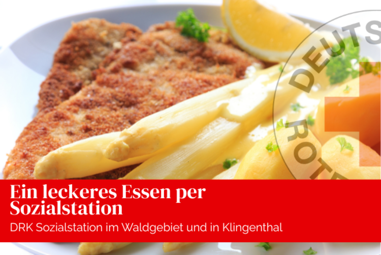 Ein appetitlich angerichteter Teller mit Schnitzel, Spargel und Sauce Hollondaise.