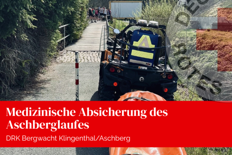 Das Quad der Bergwacht Klingenthal steht mit Hänger am Start des Aschberglaufes.