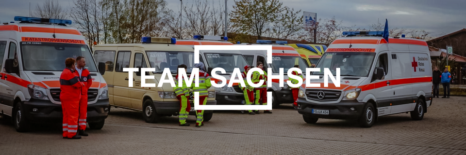 Team Sachsen - Rettungsfahrzeuge und Mitarbeiter des DRK